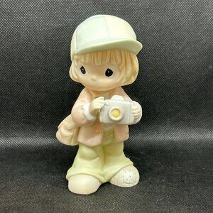 Precious Moments "Focusing In on Those Precious Moments" club figurine
